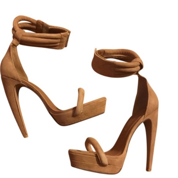 Jeffrey Campbell Shoes - Jeffrey Campbell
Nude Latifa Platform Pump Sandals
